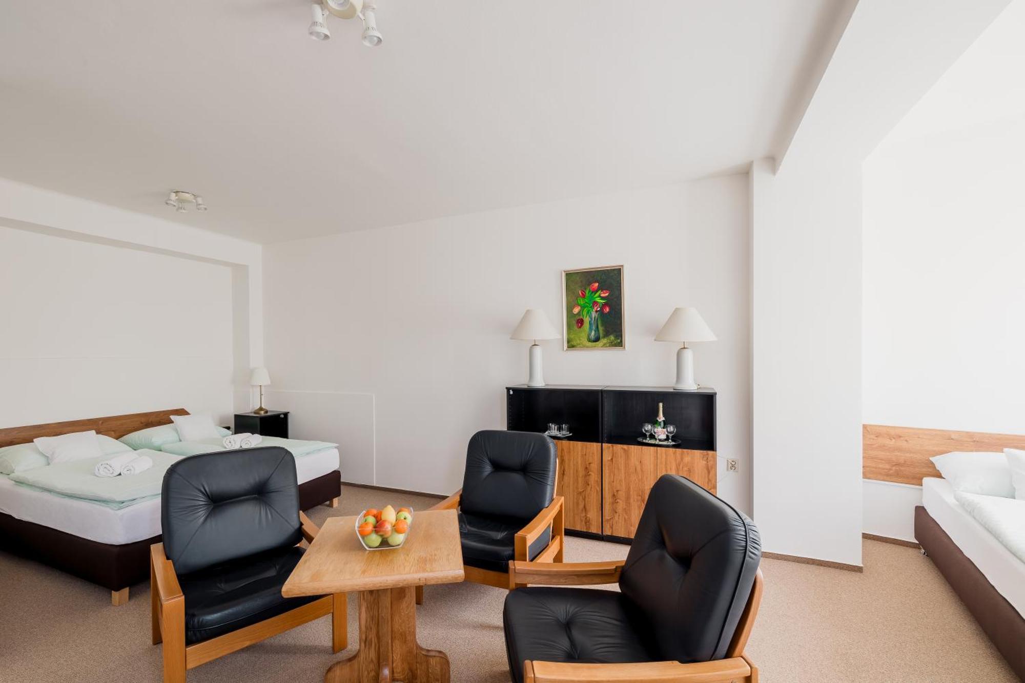 Hotel Dobruška Zewnętrze zdjęcie